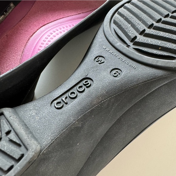 CROCS | Closed Toe with Heal - Picture 3 of 3